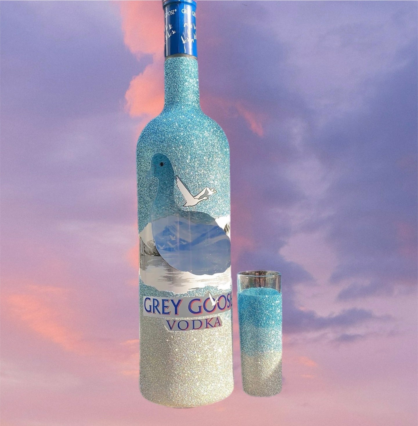 700ml Grey Goose + Shot Glass